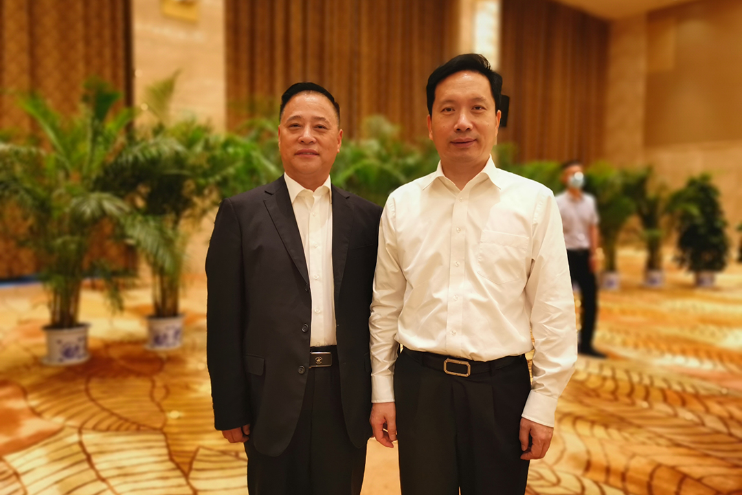 2021.05.10陜西省委副書記、省長趙一德在第十一屆全球秦商大會代表座談上與謝曉林董事長親切交流.jpg